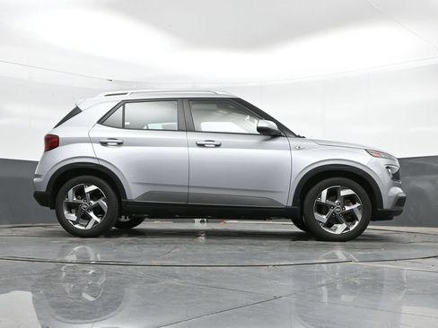 Used 2022 Hyundai Venue SEL FWD image 37