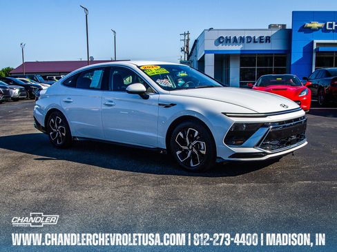 Used 2025 Hyundai Sonata SEL FWD image 1
