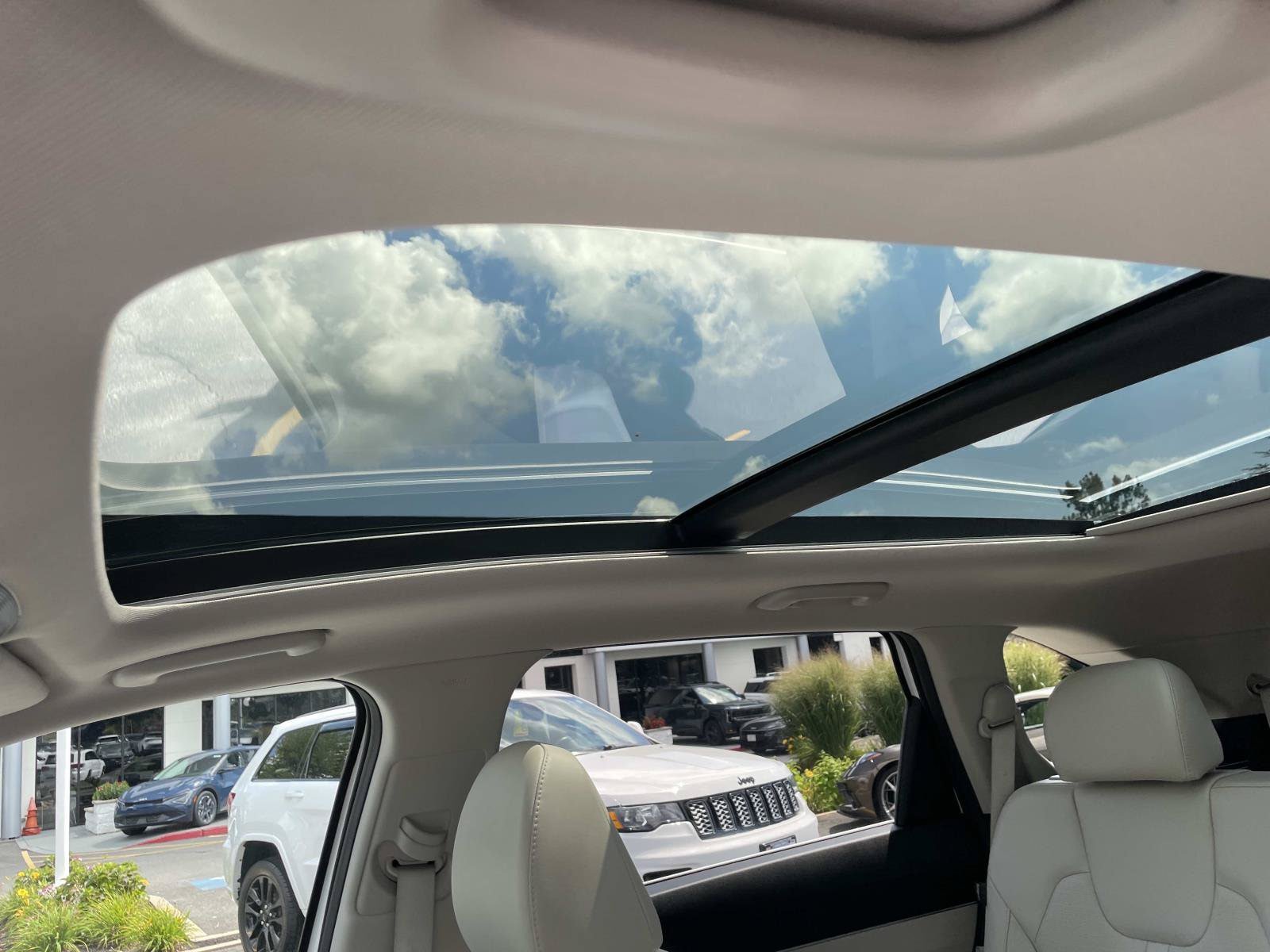 Used 2025 Kia Sorento S w/ Panoramic Sunroof Package FWD image 21
