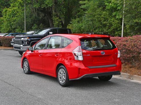 Used 2017 Toyota Prius V Four FWD image 3