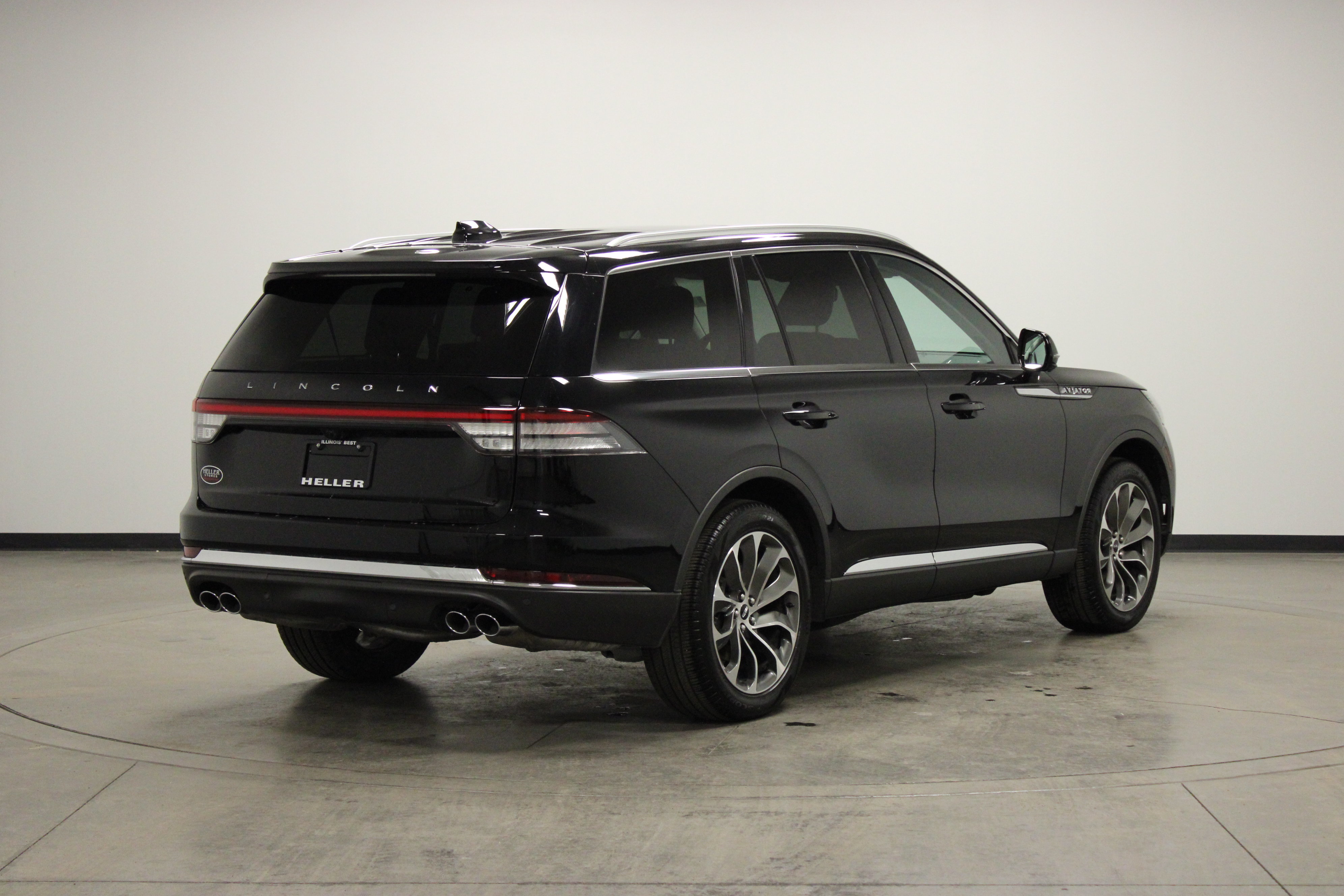Used 2025 Lincoln Aviator Reserve AWD/4WD image 8