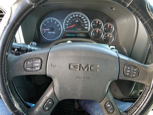 Used 2004 GMC Envoy XUV SLT image 11