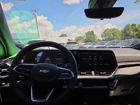 New 2026 Chevrolet Equinox LT w/ Convenience Package II FWD image 12