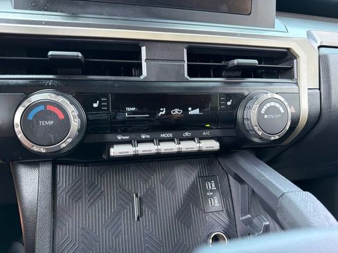 Used 2025 Toyota Tacoma SR5 AWD/4WD image 12