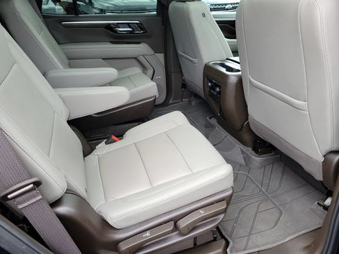 Used 2025 Chevrolet Tahoe Z71 AWD/4WD image 20