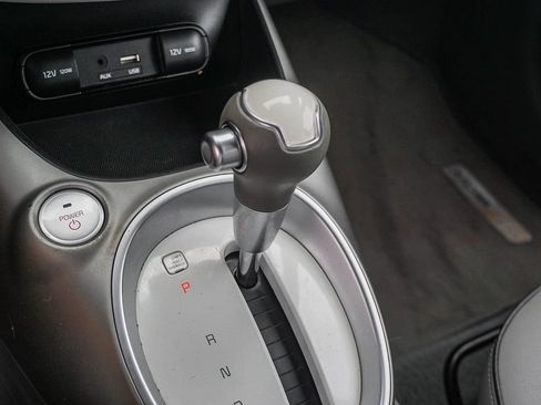 Used 2017 Kia Soul EV + w/ Sun & Fun Package FWD image 23
