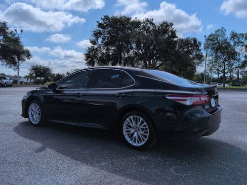 Used 2018 Toyota Camry XLE FWD image 6