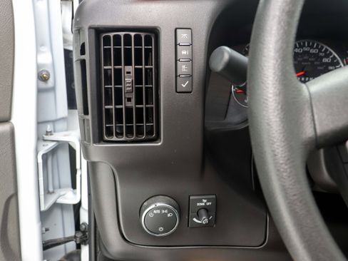 Used 2025 Chevrolet Express 3500 LS image 23