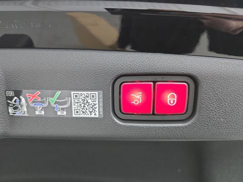 New 2026 Mercedes-Benz E 350 4MATIC Sedan image 13