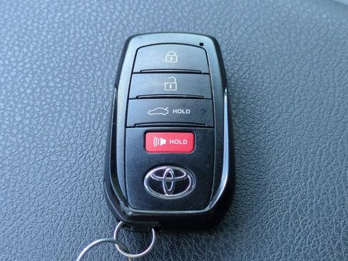 Used 2025 Toyota Camry SE FWD image 31