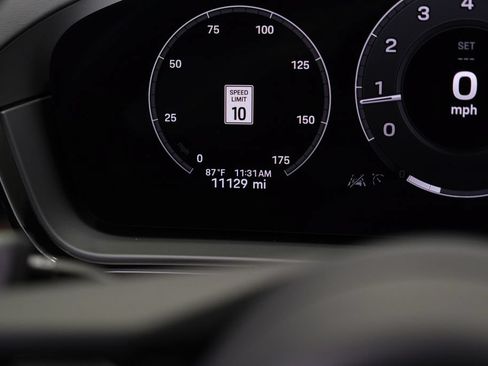 Used 2024 Porsche Cayenne AWD/4WD image 23