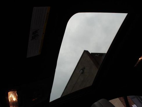 Used 2013 BMW 550i w/ M-Sport Package image 23