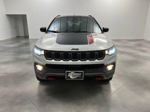 Used 2024 Jeep Compass Trailhawk AWD/4WD image 2