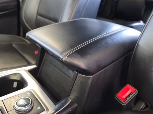 Used 2023 Ford Explorer XLT w/ Equipment Group 202A image 11