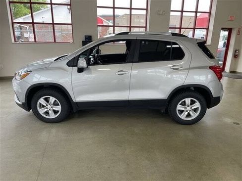 Used 2022 Chevrolet Trax LT w/ Driver Confidence Package AWD/4WD image 4