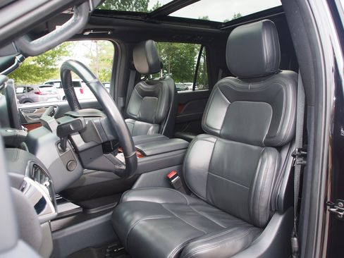 Used 2024 Lincoln Navigator Premiere image 21