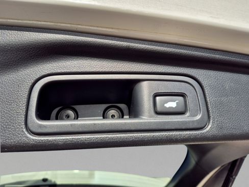 Used 2017 Honda Pilot Touring image 10