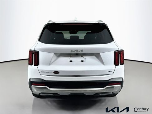 Certified 2024 Kia Sorento S image 6