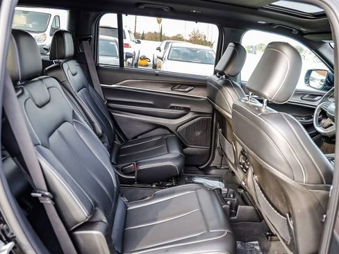 Certified 2024 Jeep Grand Cherokee L Limited w/ Luxury Tech Group II image 19