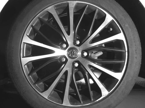 Used 2018 Toyota Camry SE image 12