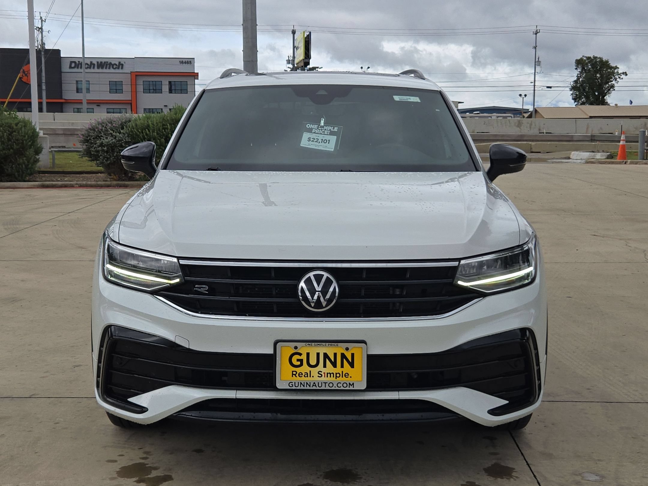 Used 2022 Volkswagen Tiguan SE R-Line FWD image 8