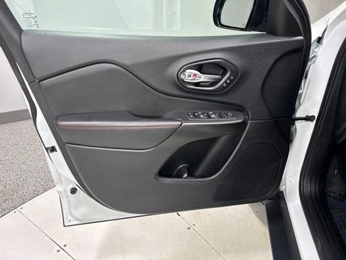 Used 2022 Jeep Cherokee Trailhawk w/ Sound & Nav Group AWD/4WD image 11