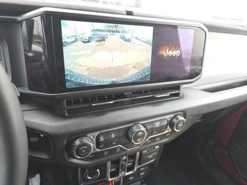 Used 2024 Jeep Wrangler Willys image 17