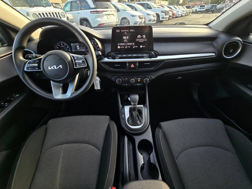 Used 2022 Kia Forte LXS FWD image 17