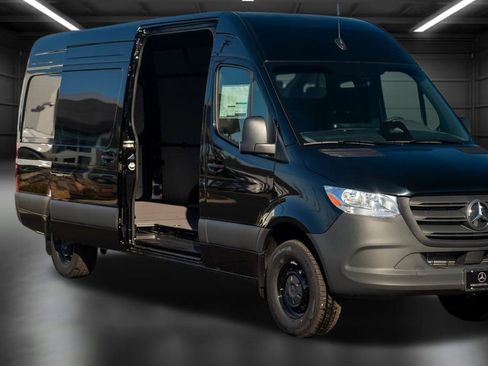 Used 2025 Mercedes-Benz Sprinter 2500 image 8