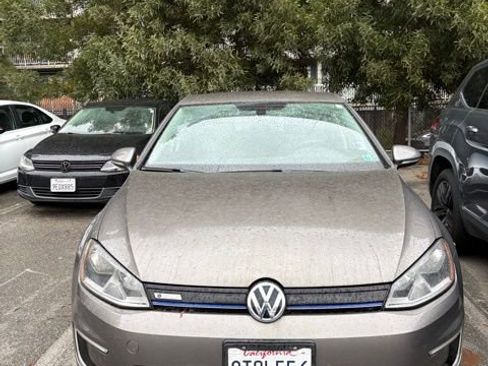 Used 2016 Volkswagen e-Golf SE image 2