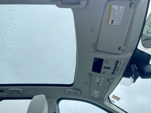 Certified 2024 Land Rover Discovery Sport S image 17