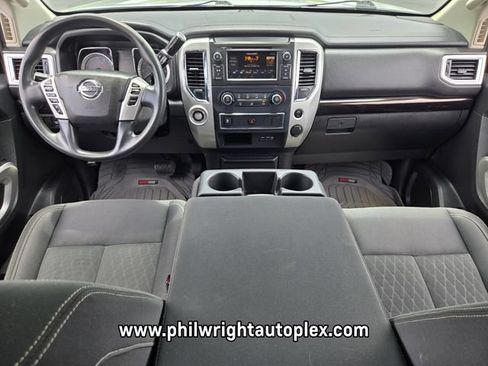 Used 2019 Nissan Titan SV RWD image 12