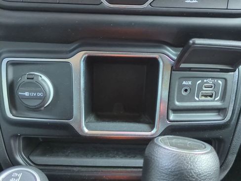 Used 2022 Jeep Gladiator Sport image 31