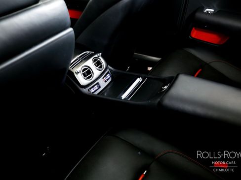 Used 2019 Rolls-Royce Dawn RWD image 19