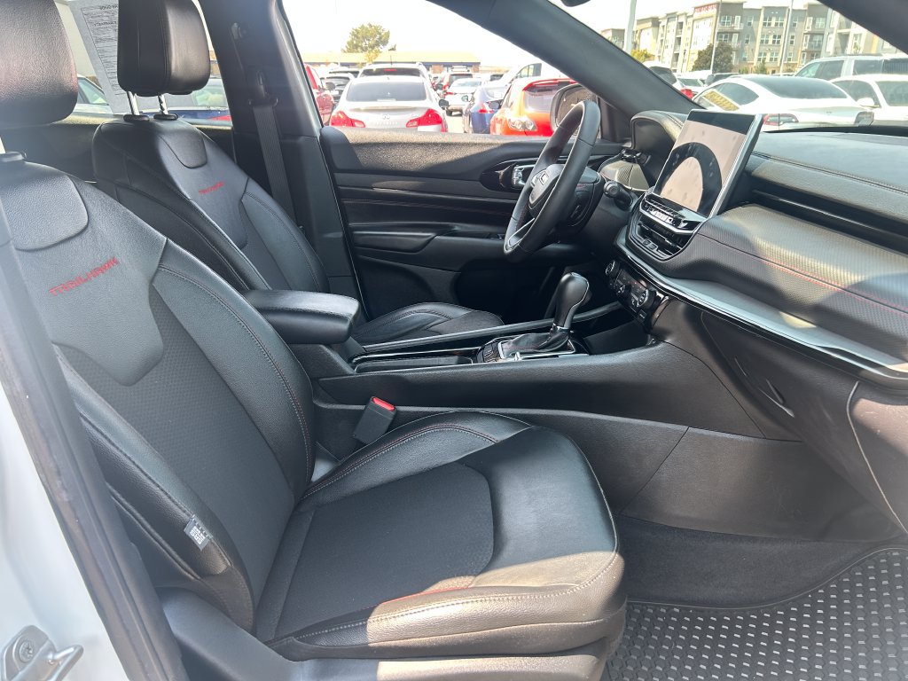 Used 2025 Jeep Compass Trailhawk AWD/4WD image 36