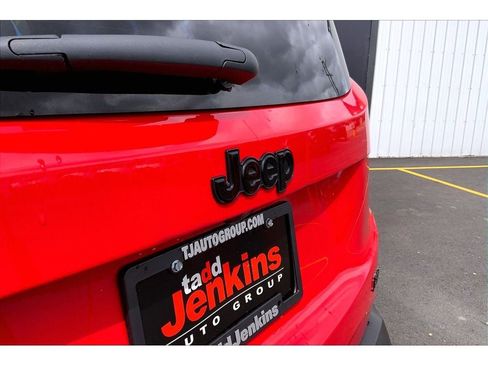 Used 2023 Jeep Renegade Latitude image 31