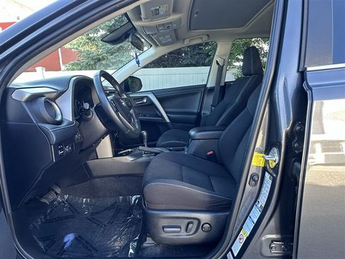 Used 2018 Toyota RAV4 XLE AWD/4WD image 52