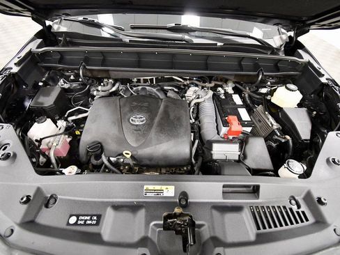 Used 2020 Toyota Highlander XLE image 12