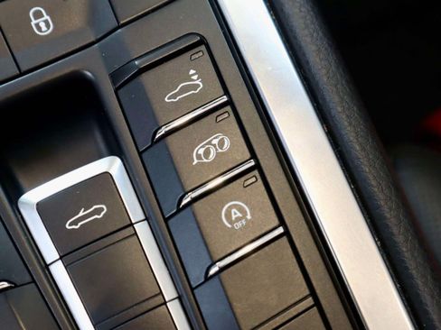 Used 2017 Porsche 718 Boxster RWD image 27