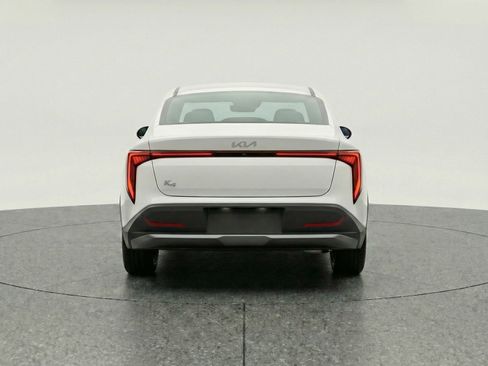 Used 2025 Kia K4 LXS image 7