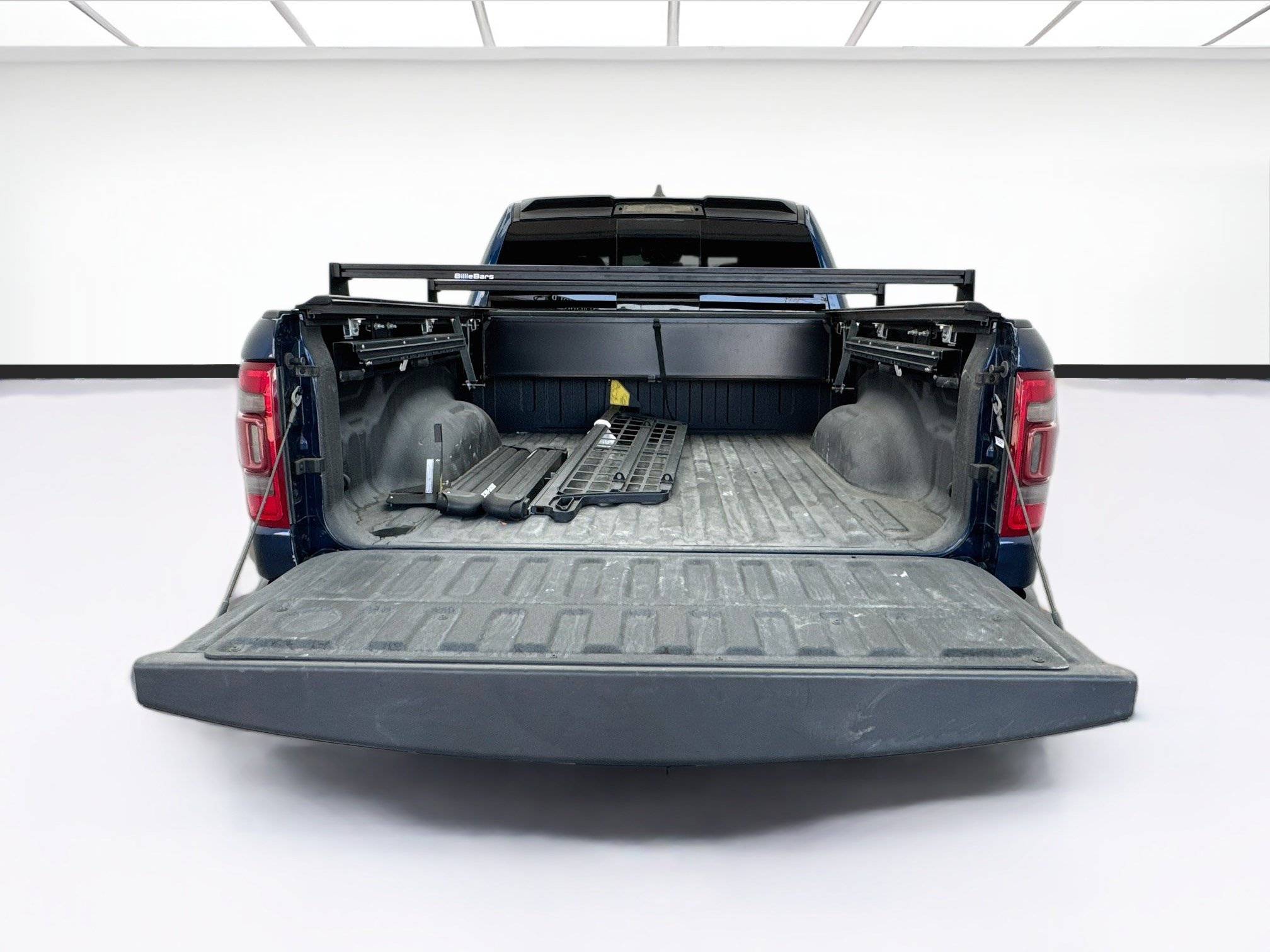 Used 2019 RAM 1500 Laramie AWD/4WD image 17