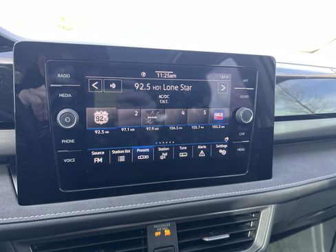Certified 2025 Volkswagen Taos SE FWD image 22