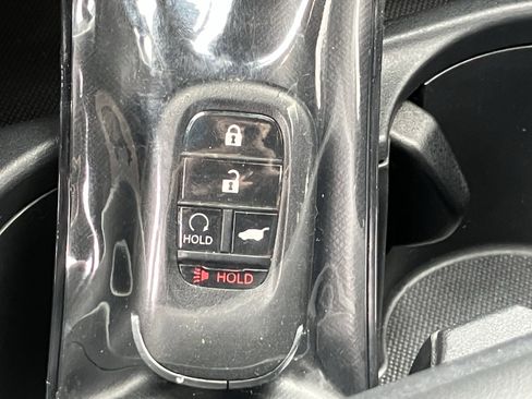 Certified 2025 Honda HR-V Sport image 37