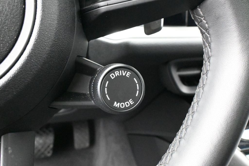 Used 2025 Porsche Cayenne AWD/4WD image 21
