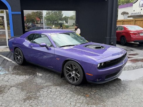 Used 2016 Dodge Challenger R/T RWD image 3