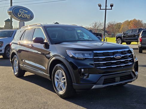 New 2026 Ford Explorer Active image 3
