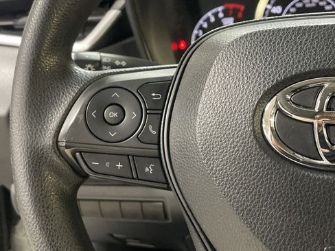 Used 2021 Toyota Corolla LE image 19