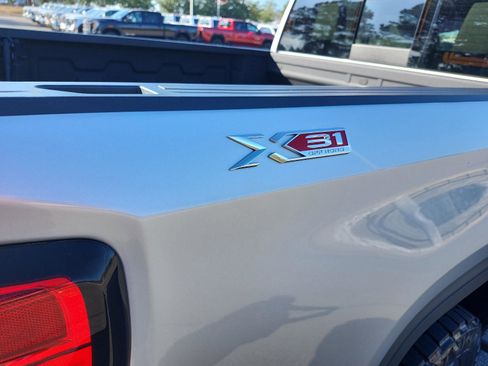 Used 2022 GMC Sierra 1500 SLT w/ SLT Premium Plus Package image 6