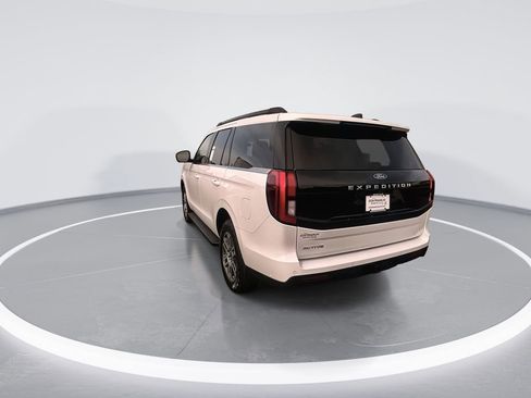 Used 2025 Ford Expedition Active image 6