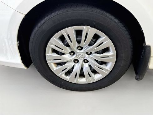 Used 2013 Toyota Camry LE FWD image 36